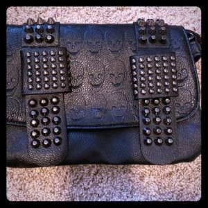 Skulls with studs shoulder purse